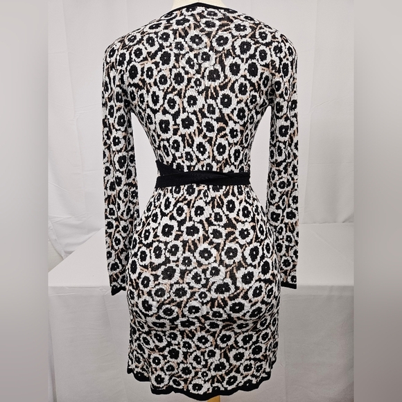 Diane Von Furstenberg Target Black And White Wrap Sweater Cardigan Size XXS NWT - Picture 5 of 10